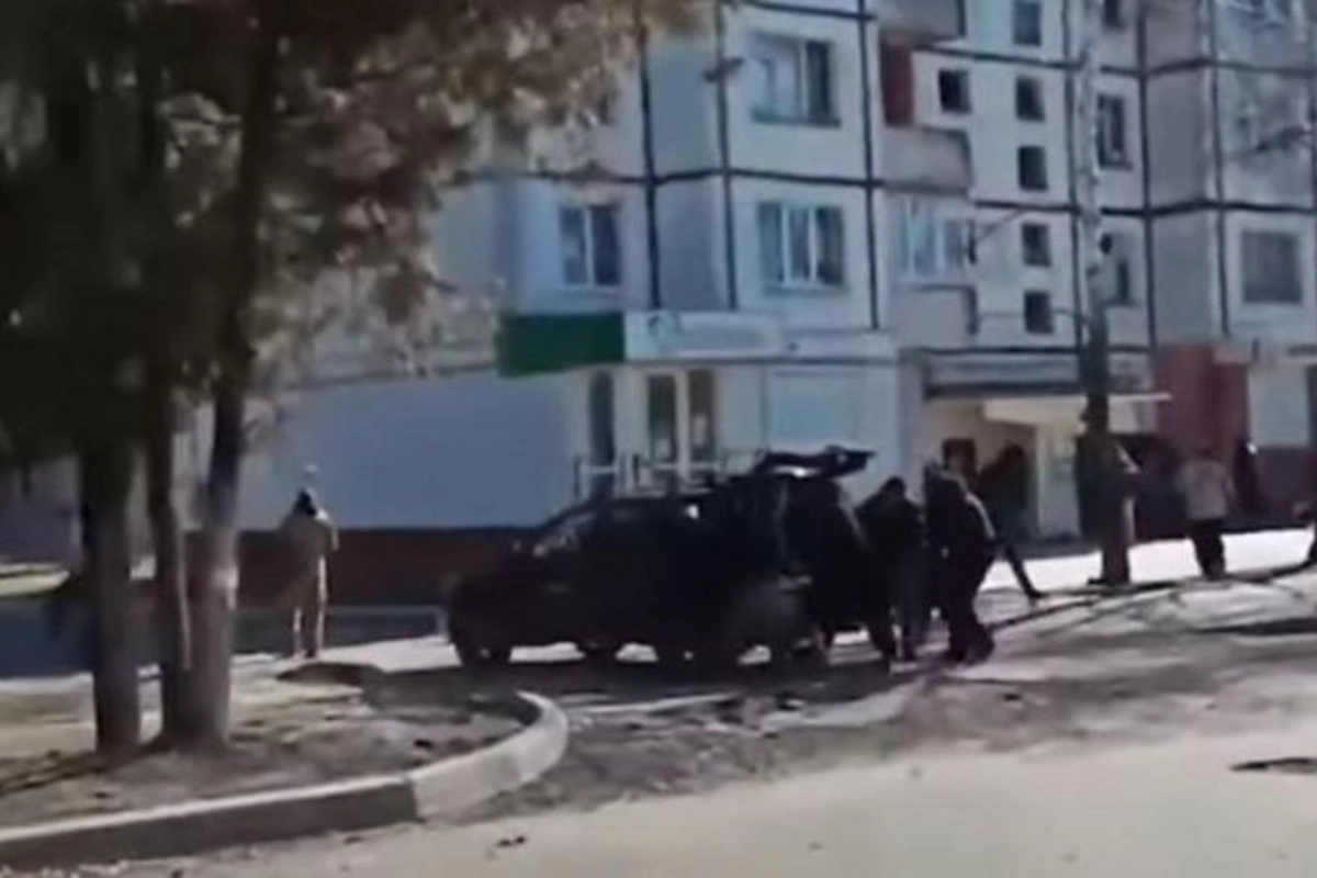 Rusiya hərbçiləri çörək növbəsi gözləyən sakinləri atəşə tutdu, 10 nəfər öldü — VİDEO
