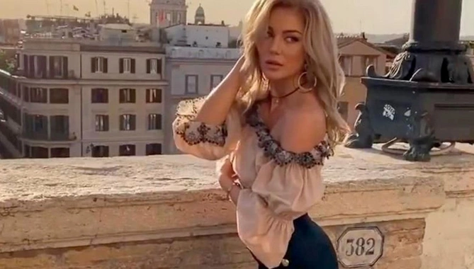 Putinə “psix” deyən rus model öldürüldü — FOTO Putinə “psix” deyən rus model öldürüldü — FOTO