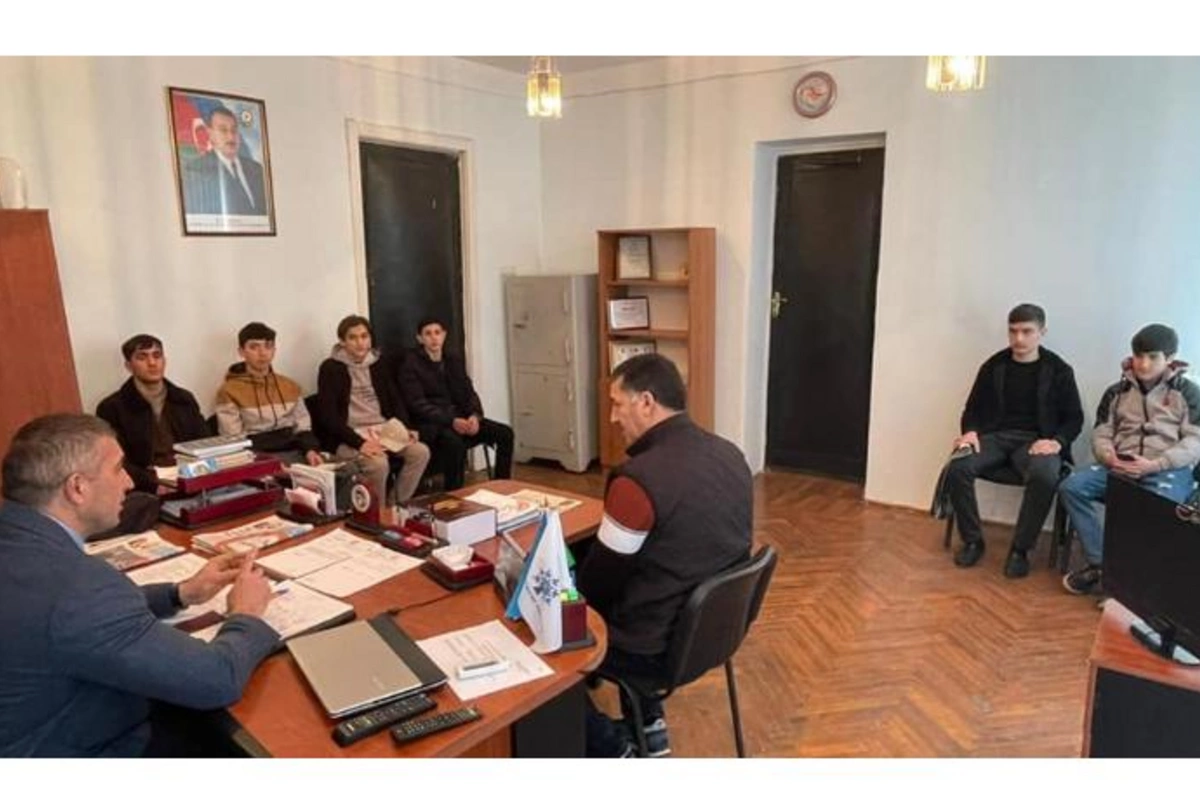 Salyanda qalib idmançılarla görüş keçirildi — FOTOLAR