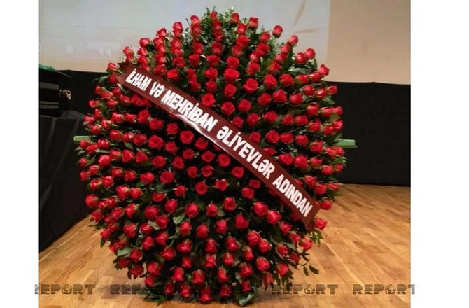 İlham Əliyev və Mehriban Əliyeva Rüstəm İbrahimbəyovun vida mərasiminə əklil göndərdi — FOTO