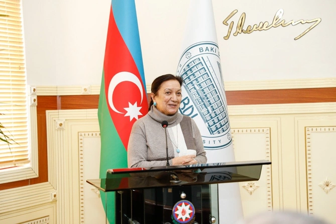 BDU-da “Vətən dili” dərsliyinin müzakirəsi keçirildi — FOTOLAR BDU-da “Vətən dili” dərsliyinin müzakirəsi keçirildi — FOTOLAR