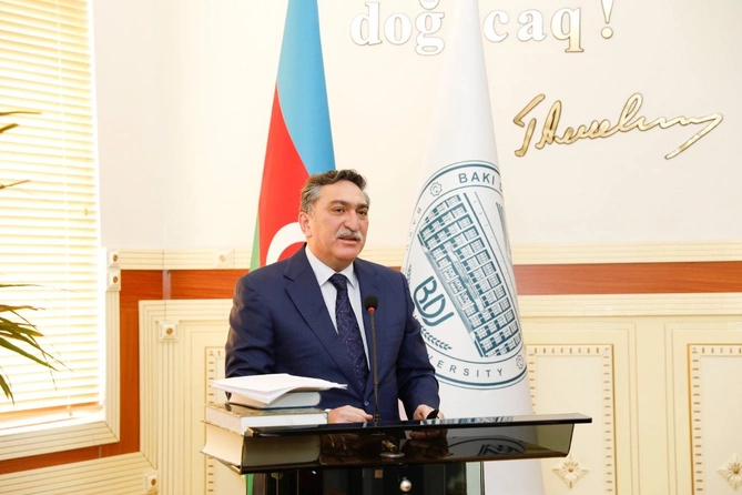 BDU-da “Vətən dili” dərsliyinin müzakirəsi keçirildi — FOTOLAR BDU-da “Vətən dili” dərsliyinin müzakirəsi keçirildi — FOTOLAR