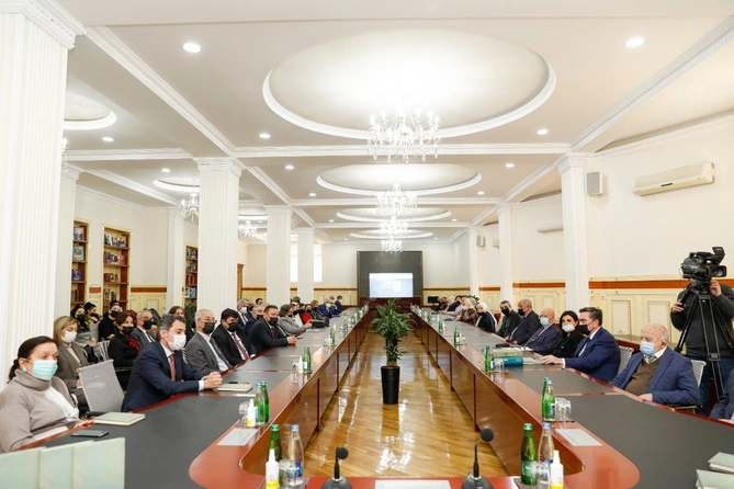 BDU-da “Vətən dili” dərsliyinin müzakirəsi keçirildi — FOTOLAR BDU-da “Vətən dili” dərsliyinin müzakirəsi keçirildi — FOTOLAR