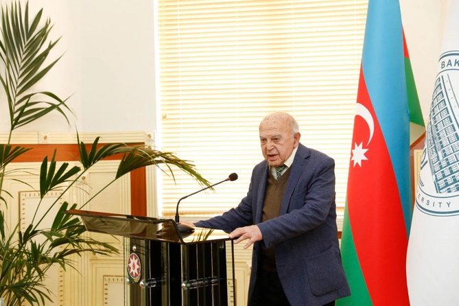 BDU-da “Vətən dili” dərsliyinin müzakirəsi keçirildi — FOTOLAR BDU-da “Vətən dili” dərsliyinin müzakirəsi keçirildi — FOTOLAR