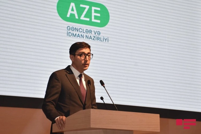 “Bu loqonu tənqid edənlər dünya standartlarından xəbərsizdirlər” — Məşhur dizayner səs-küylü loqodan DANIŞDI (FOTOLAR) “Bu loqonu tənqid edənlər dünya standartlarından xəbərsizdirlər” — Məşhur dizayner səs-küylü loqodan DANIŞDI (FOTOLAR)