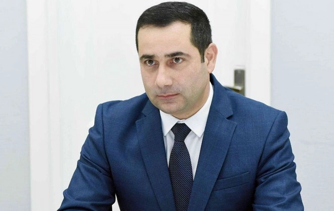 “Bu loqonu tənqid edənlər dünya standartlarından xəbərsizdirlər” — Məşhur dizayner səs-küylü loqodan DANIŞDI (FOTOLAR) “Bu loqonu tənqid edənlər dünya standartlarından xəbərsizdirlər” — Məşhur dizayner səs-küylü loqodan DANIŞDI (FOTOLAR)