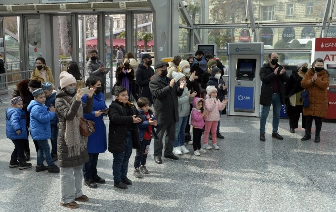 Metroda Novruz şənliyi keçirildi — FOTO Metroda Novruz şənliyi keçirildi — FOTO