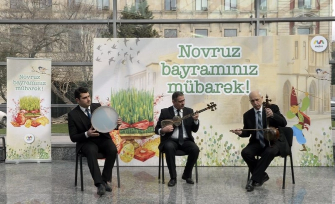 Metroda Novruz şənliyi keçirildi — FOTO Metroda Novruz şənliyi keçirildi — FOTO