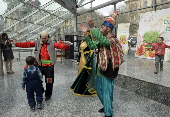 Metroda Novruz şənliyi keçirildi — FOTO Metroda Novruz şənliyi keçirildi — FOTO