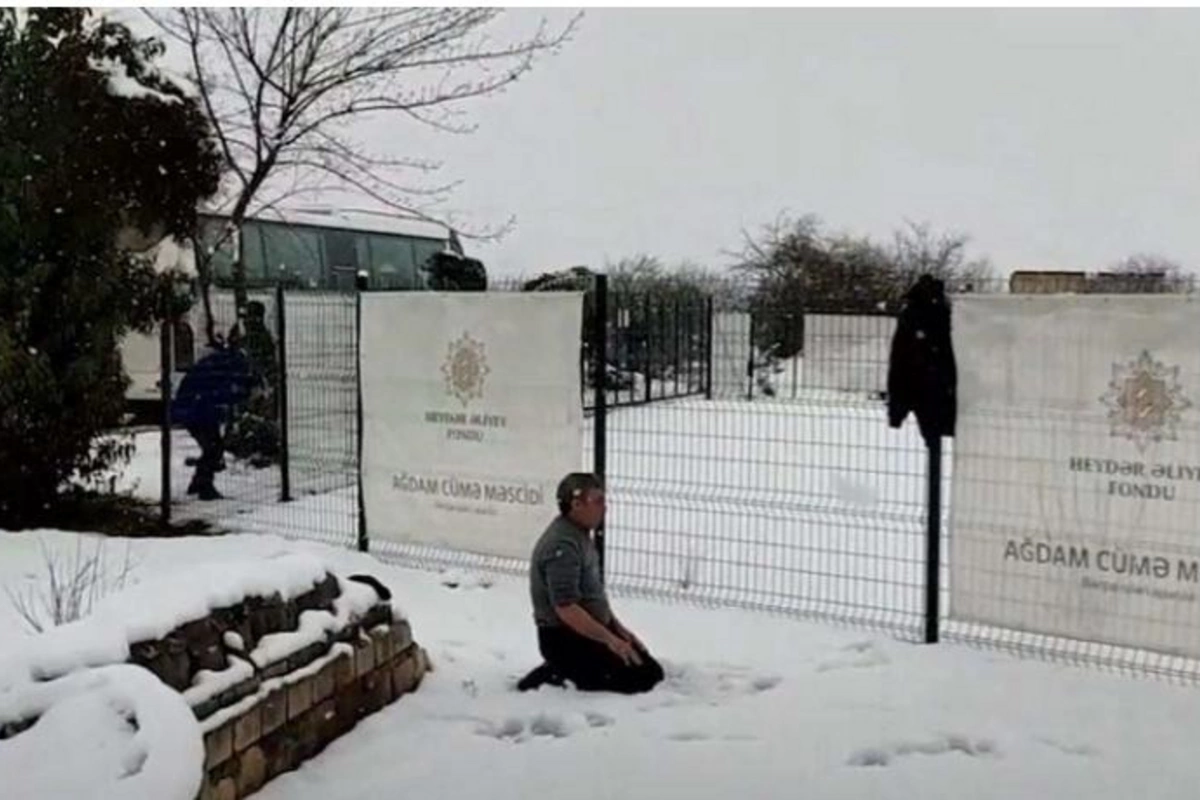 30 ildən sonra Ağdama qayıdan rayon sakini qarın üzərində namaz qıldı — VİDEO