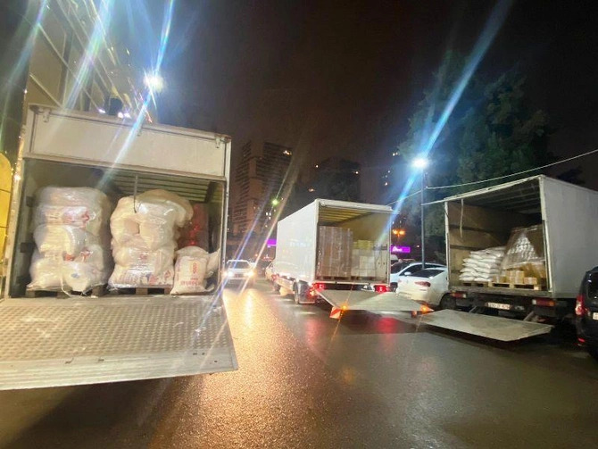 Bakıdan Kiyev sakinlərinə 30 tondan çox humanitar yardım göndərildi — FOTOLAR