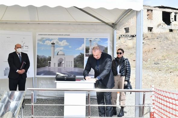 Suqovuşanda ikimərtəbəli yeni məscidin təməli qoyulub — FOTO