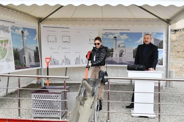 Suqovuşanda ikimərtəbəli yeni məscidin təməli qoyulub — FOTO