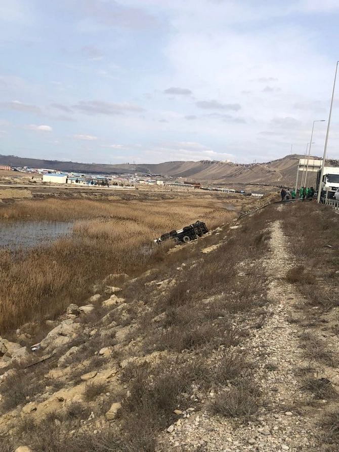 Bakıda ağır qəza: ölənlər var — FOTOLAR Bakıda ağır qəza: ölənlər var — FOTOLAR