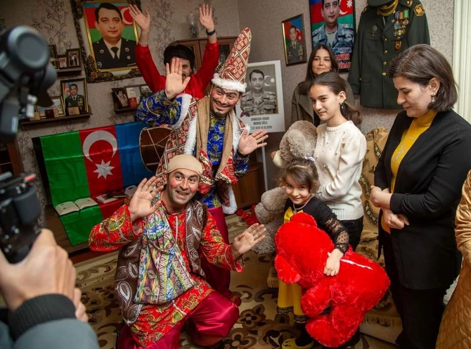 Salyanda şəhid ailələrinin övladları üçün bayram tədbiri keçirildi — FOTOLAR Salyanda şəhid ailələrinin övladları üçün bayram tədbiri keçirildi — FOTOLAR