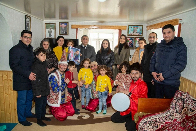Salyanda şəhid ailələrinin övladları üçün bayram tədbiri keçirildi — FOTOLAR Salyanda şəhid ailələrinin övladları üçün bayram tədbiri keçirildi — FOTOLAR