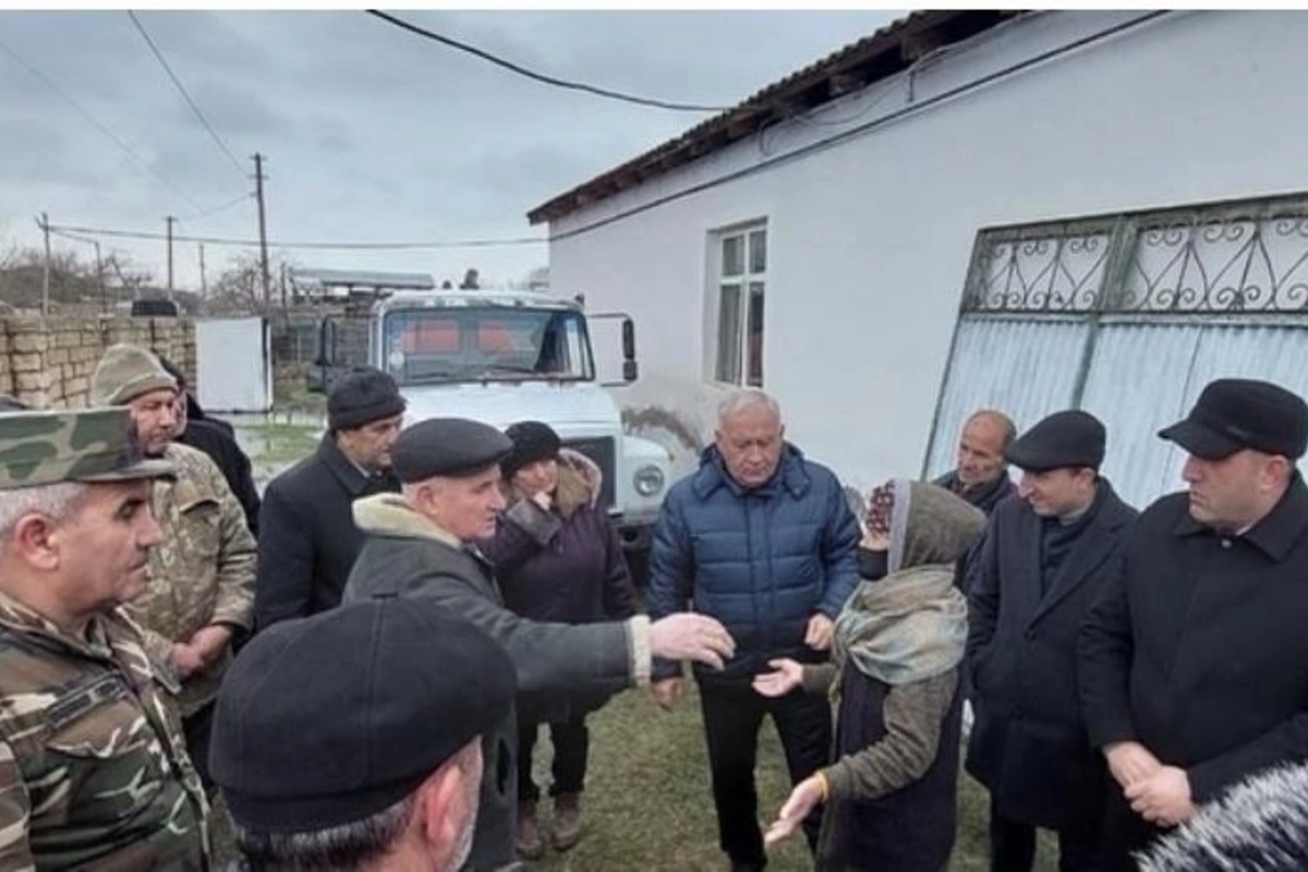 Alı Alıyev evlərini su basmış kənd sakinləri ilə görüşdü — FOTOLAR