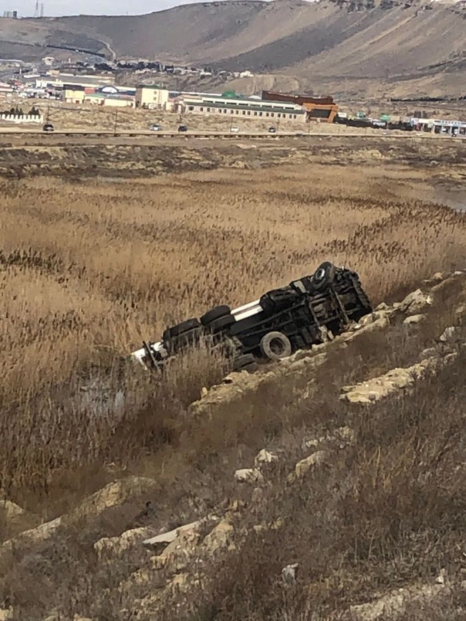 Bakıda ağır qəza: ölənlər var — FOTOLAR Bakıda ağır qəza: ölənlər var — FOTOLAR