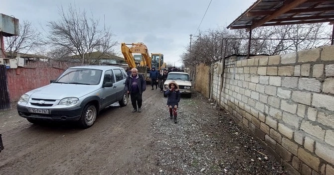 Alı Alıyev evlərini su basmış kənd sakinləri ilə görüşdü — FOTOLAR
