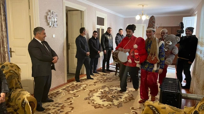 Salyanda şəhid ailələrinin övladları üçün bayram tədbiri keçirildi — FOTOLAR Salyanda şəhid ailələrinin övladları üçün bayram tədbiri keçirildi — FOTOLAR