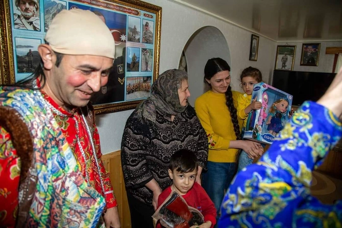 Salyanda şəhid ailələrinin övladları üçün bayram tədbiri keçirildi — FOTOLAR Salyanda şəhid ailələrinin övladları üçün bayram tədbiri keçirildi — FOTOLAR