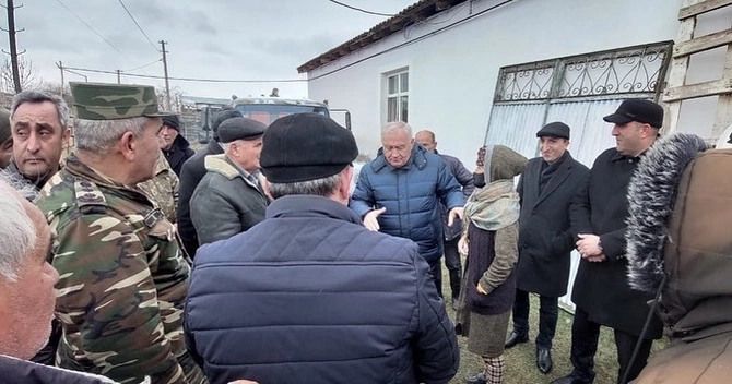 Alı Alıyev evlərini su basmış kənd sakinləri ilə görüşdü — FOTOLAR
