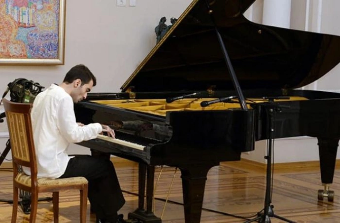 Səməd Vurğunun nəticəsi, tanınmış pianoçu Vurğun Vəkilovla ÖZƏL MÜSAHİBƏ