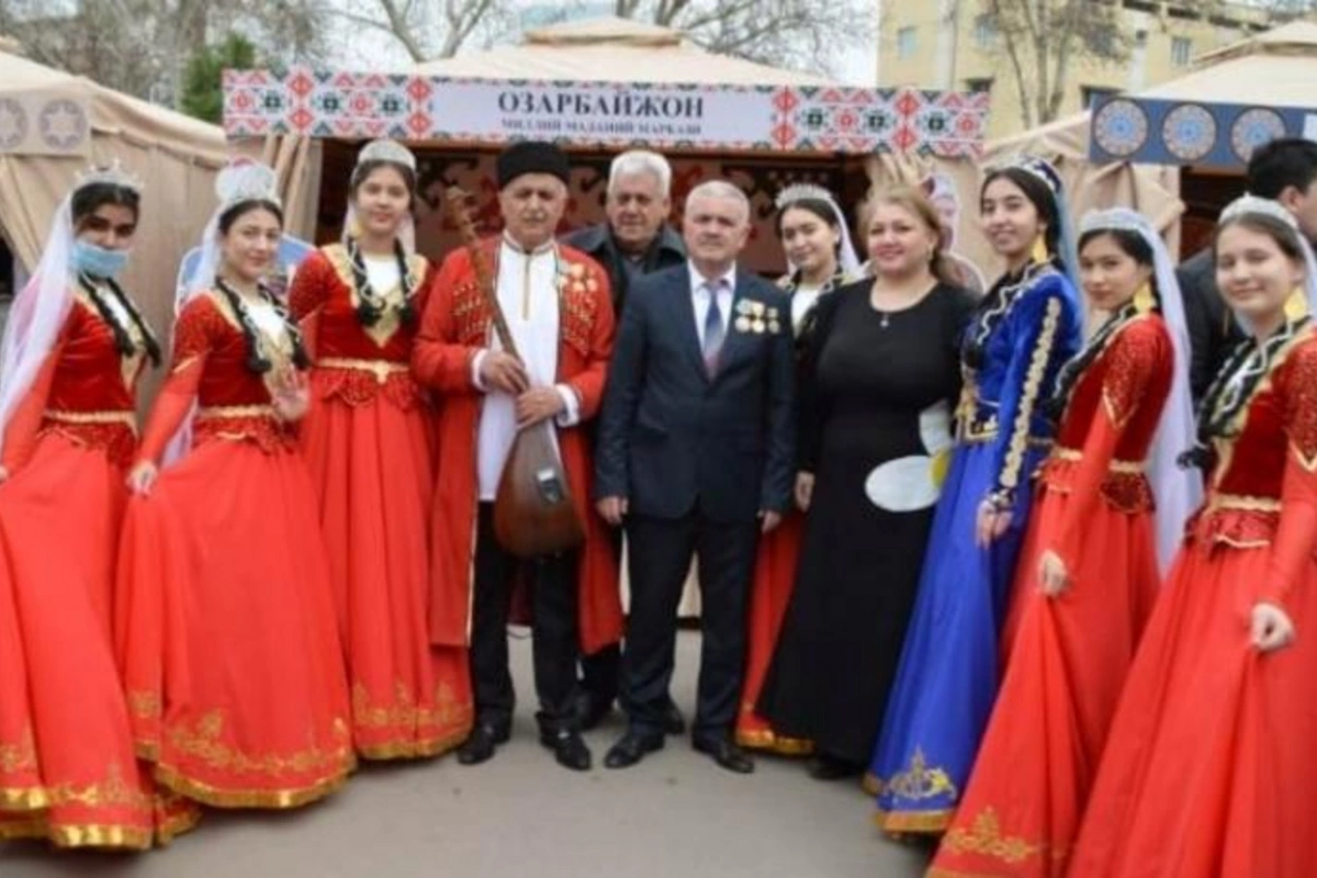 Özbəkistan prezidenti Azərbaycan guşəsini ziyarət etdi — FOTOLAR