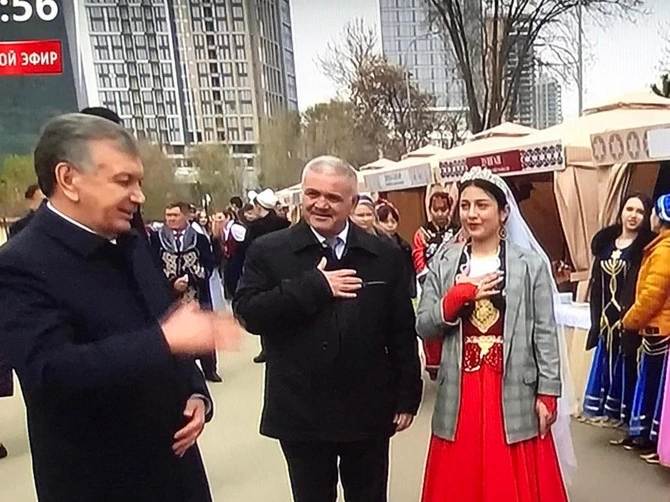 Özbəkistan prezidenti Azərbaycan guşəsini ziyarət etdi — FOTOLAR
