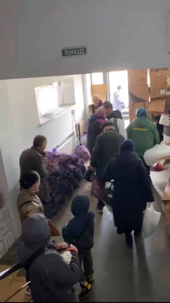 Azərbaycan Evində Kiyev sakinləri üçün yardım aksiyası təşkil edildi — FOTOLAR Azərbaycan Evində Kiyev sakinləri üçün yardım aksiyası təşkil edildi — FOTOLAR
