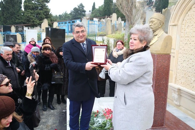 Bəxti fontan vuran Musa Nağıyev — FOTOLAR (MÜSAHİBƏ)