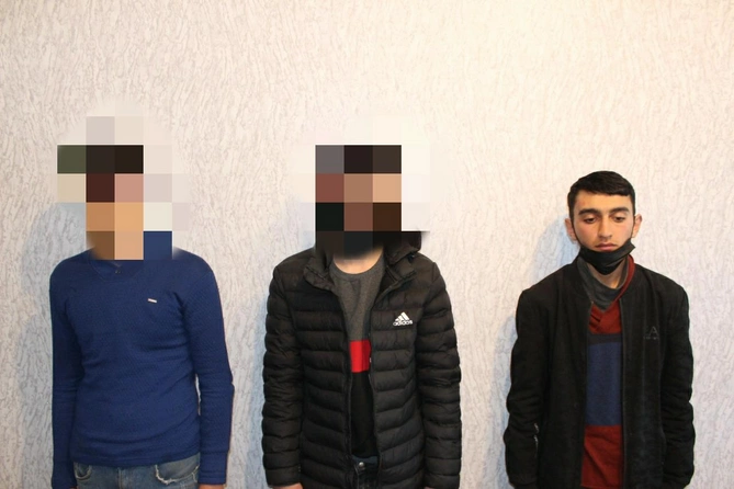 Azərbaycanda oyuncaq tapança ilə mağaza yarıldı — FOTOLAR Azərbaycanda oyuncaq tapança ilə mağaza yarıldı — FOTOLAR