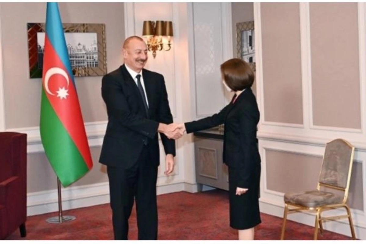 Maya Sandu İlham Əliyevə zəng etdi
