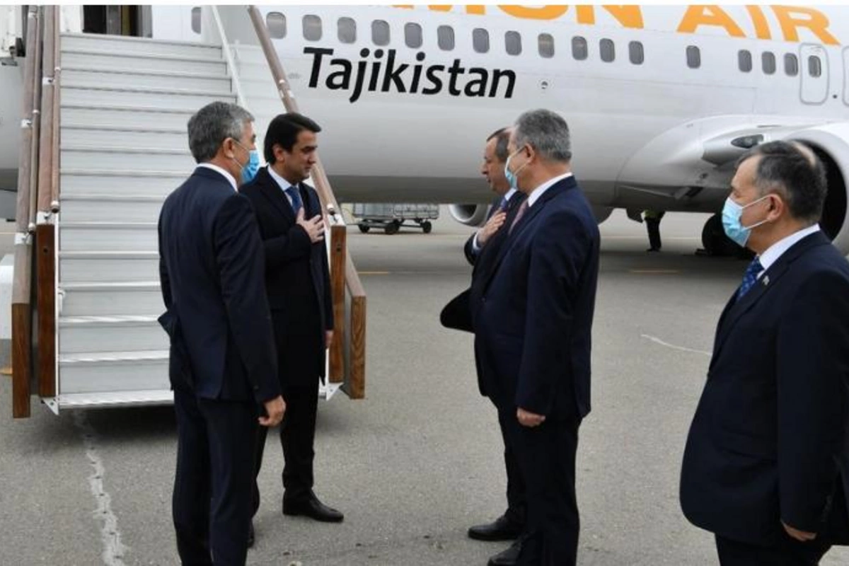 Tacikistan parlamentinin sədri Azərbaycana rəsmi səfərə gəldi — FOTOLAR