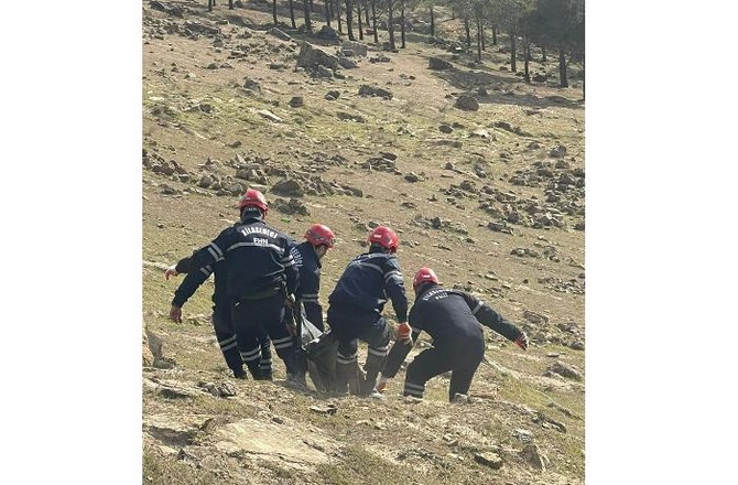 Bakıda dəhşətli qəza — Maşın dərəyə yuvarlandı, ölən var (FOTOLAR)