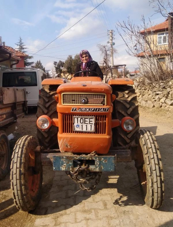 Azərbaycan nömrəli avtomobil qaydaları pozdu, cərimə traktor sürücüsü qadına yazıldı — FOTOLAR
