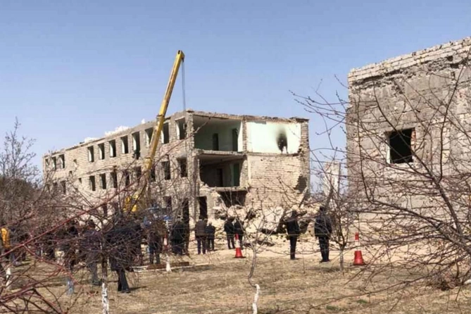 Naxçıvanda məktəb çökdü, ölənlər və yaralananlar var — FOTOLAR Naxçıvanda məktəb çökdü, ölənlər və yaralananlar var — FOTOLAR