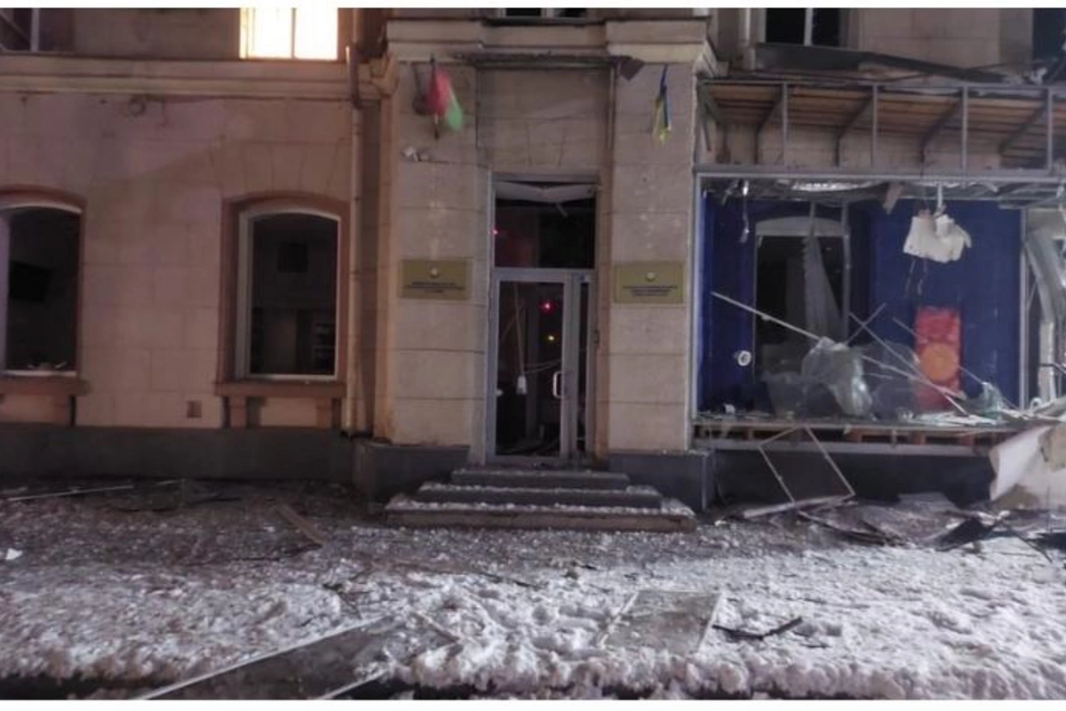 Azərbaycanın Xarkovdakı konsulluğu raketlə vuruldu — FOTOLAR