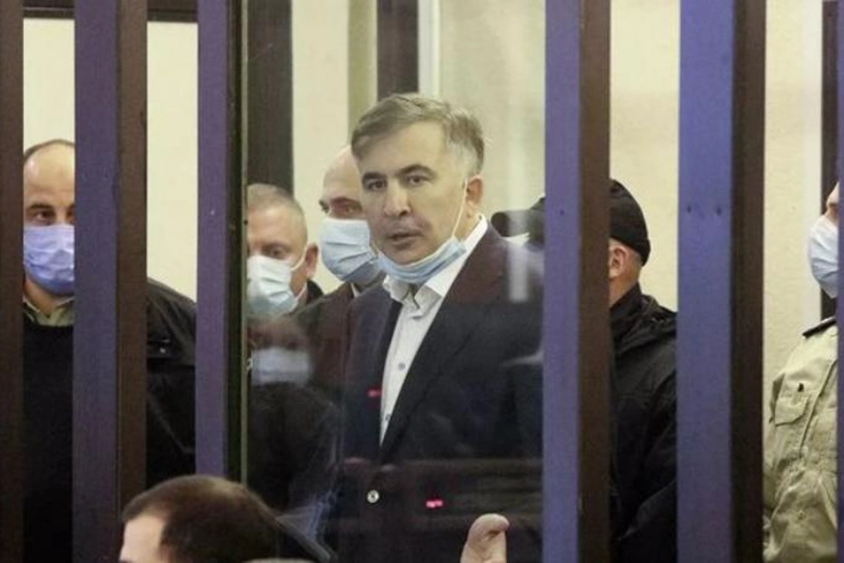“Məni Gürcüstanın daxili siyasi ixtilafları maraqlandırmır” — Saakaşvili 1 il sonra həbsdən yazdı (FOTO)
