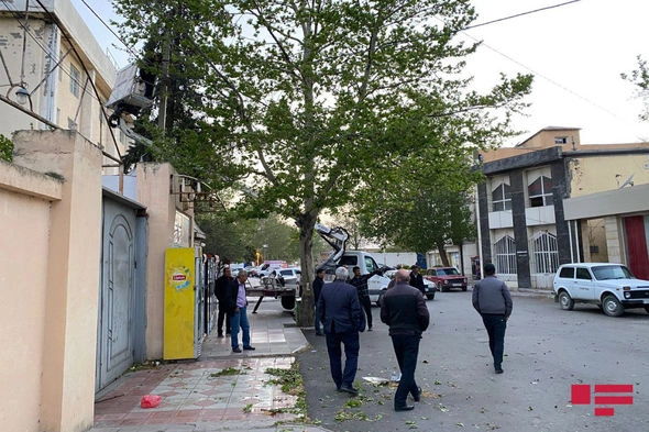 Bərdədə külək üç nəfərin xəsarət almasına səbəb oldu — FOTO