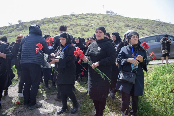 Zəngilanda 44 şəhid anası ağac əkdi — FOTOLAR