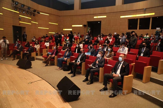 ADA Universitetində BMT modeli üzrə konfransın açılışı oldu — FOTOLAR ADA Universitetində BMT modeli üzrə konfransın açılışı oldu — FOTOLAR