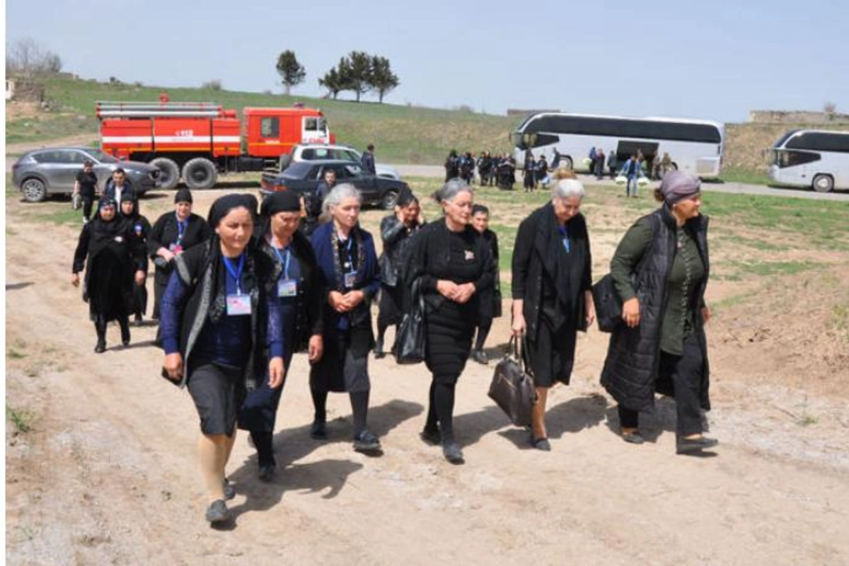 Zəngilanda 44 şəhid anası ağac əkdi — FOTOLAR