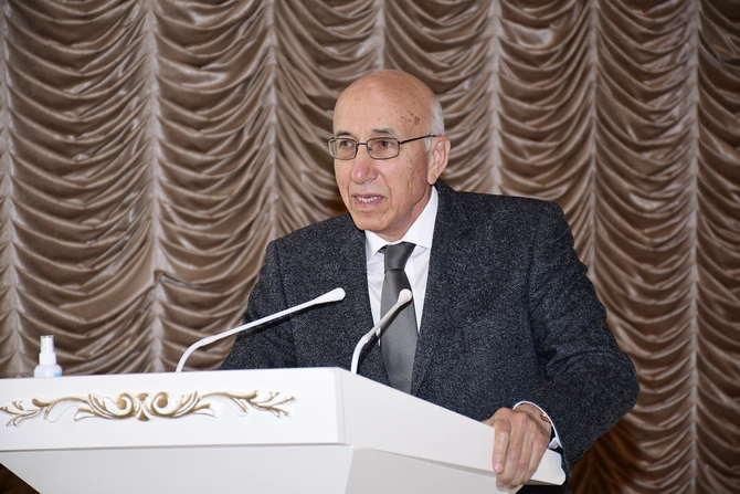 “Xalqın mütləq əksəriyyətinin dəstəyini qazanmış Prezident” mövzusunda konfrans keçirildi — FOTOLAR “Xalqın mütləq əksəriyyətinin dəstəyini qazanmış Prezident” mövzusunda konfrans keçirildi — FOTOLAR