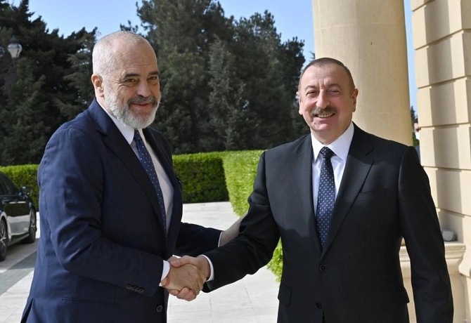 Prezident Albaniyanın Baş naziri ilə görüşdü — FOTO Prezident Albaniyanın Baş naziri ilə görüşdü — FOTO