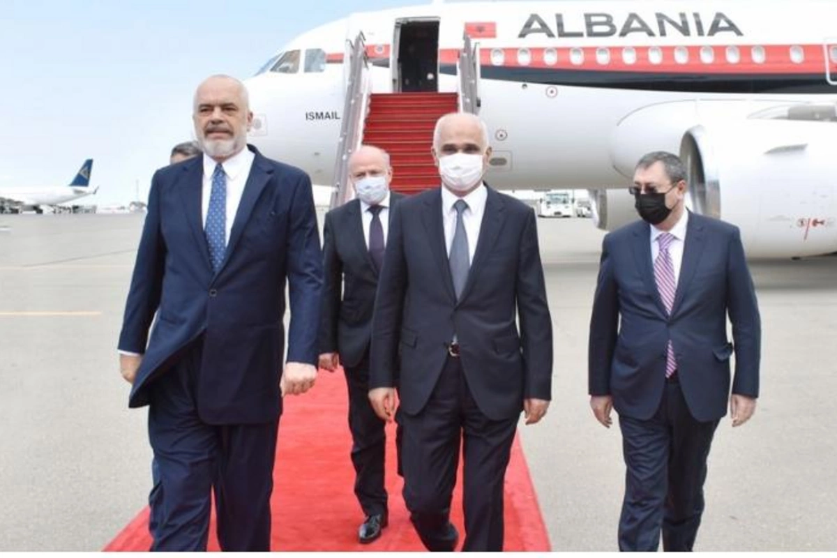 Albaniyanın baş naziri Azərbaycana gəldi — FOTOLAR