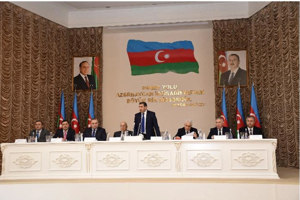 “Xalqın mütləq əksəriyyətinin dəstəyini qazanmış Prezident” mövzusunda konfrans keçirildi — FOTOLAR