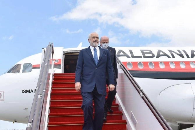 Albaniyanın baş naziri Azərbaycana gəldi — FOTOLAR Albaniyanın baş naziri Azərbaycana gəldi — FOTOLAR