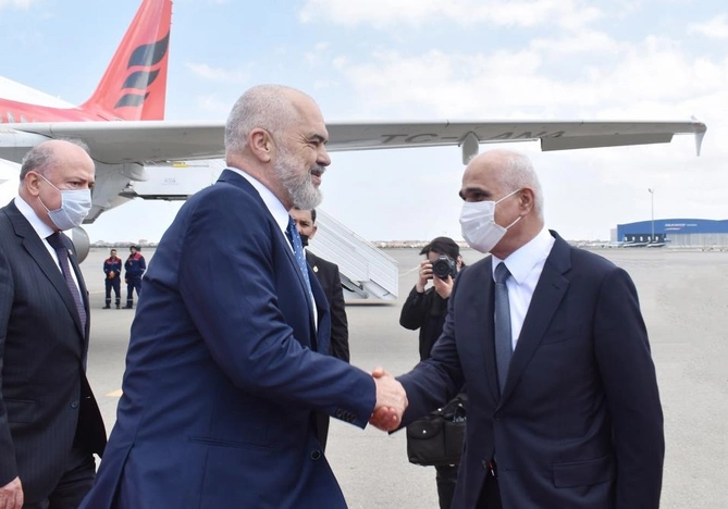 Albaniyanın baş naziri Azərbaycana gəldi — FOTOLAR Albaniyanın baş naziri Azərbaycana gəldi — FOTOLAR