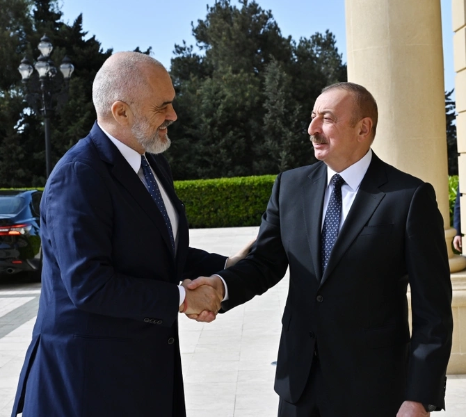 Prezident Albaniyanın Baş naziri ilə görüşdü — FOTO Prezident Albaniyanın Baş naziri ilə görüşdü — FOTO